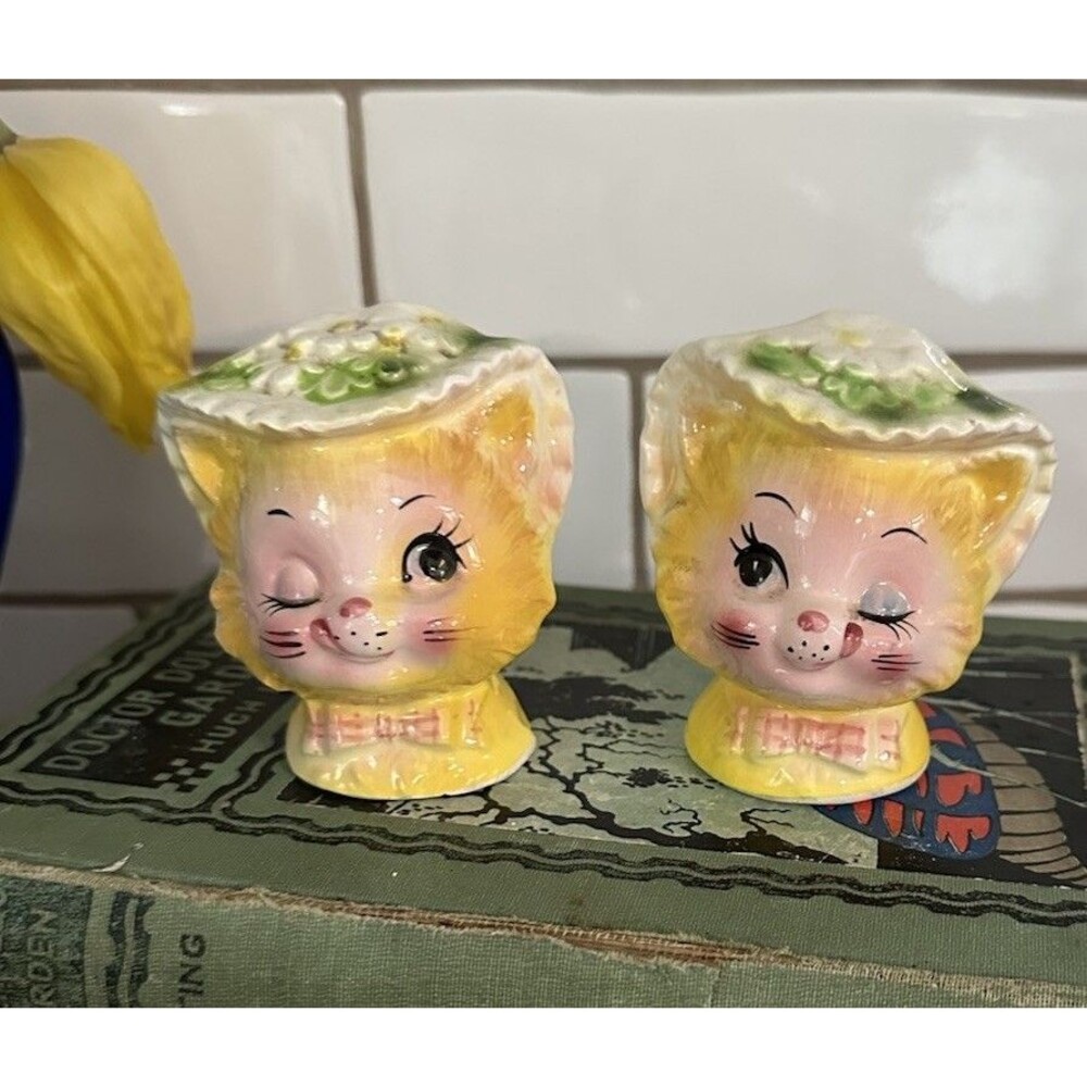 1950s Vintage Enesco Japan Miss Priss Winking Kitty Cat Salt & Pepper Shaker Set